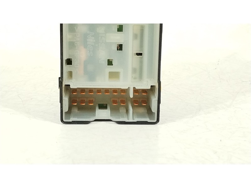 Recambio de mando elevalunas delantero izquierdo para nissan micra iv (k13k, k13kk) 1.2 referencia OEM IAM 254011HB0C  