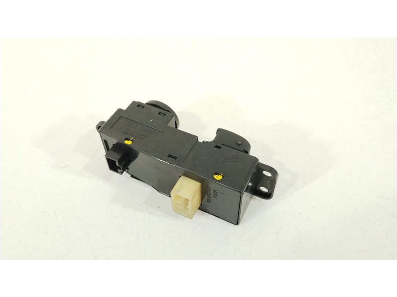 Recambio de mando elevalunas delantero izquierdo para hyundai h100 furgoneta 2.5 d referencia OEM IAM 935704A000 935704A100 