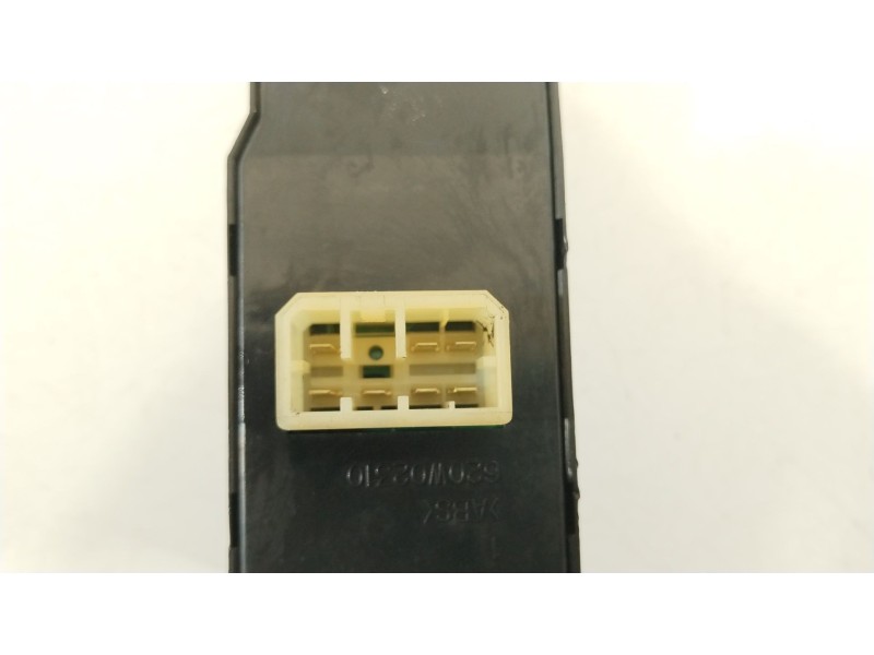 Recambio de mando elevalunas delantero izquierdo para hyundai h100 furgoneta 2.5 d referencia OEM IAM 935704A000 935704A100 