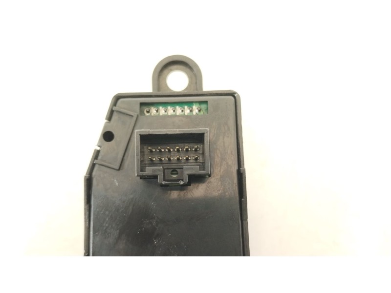Recambio de mando elevalunas delantero izquierdo para hyundai h100 furgoneta 2.5 d referencia OEM IAM 935704A000 935704A100 