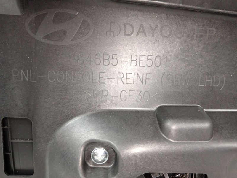 Recambio de consola central para hyundai kona (os, ose, osi) 1.6 gdi hybrid referencia OEM IAM 846B5BE501  