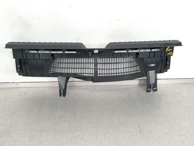 Recambio de molduras traseras para audi a1 sportback (gba) 30 tfsi referencia OEM IAM 82A863471  
