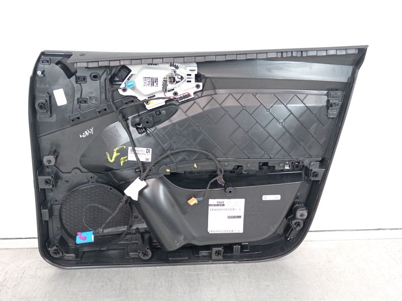Recambio de guarnecido puerta delantera izquierda para audi a1 sportback (gba) 30 tfsi referencia OEM IAM 82B867177  