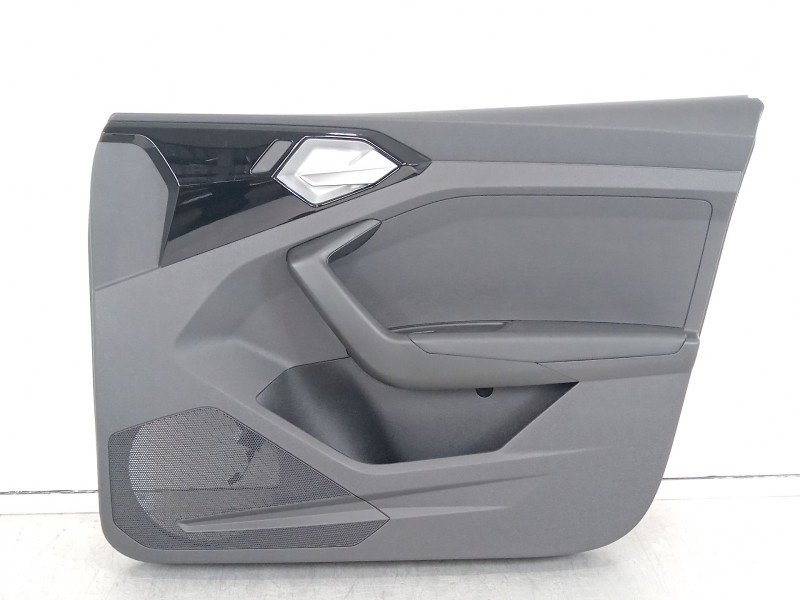 Recambio de guarnecido puerta delantera derecha para audi a1 sportback (gba) 30 tfsi referencia OEM IAM 82B867178  