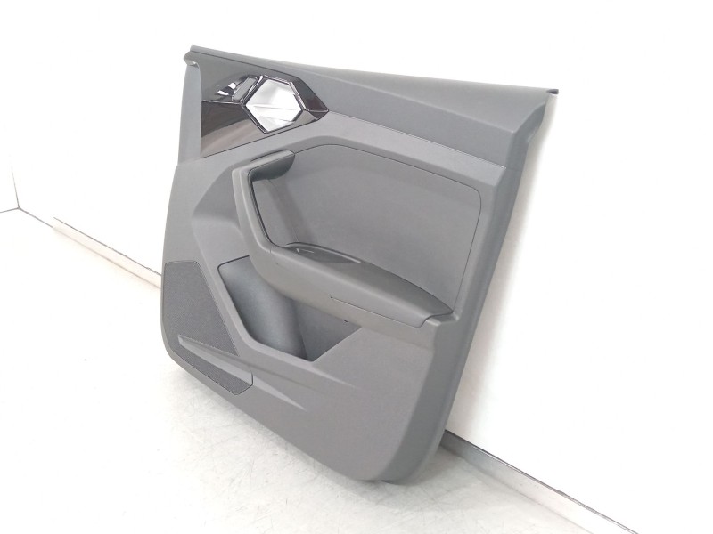 Recambio de guarnecido puerta delantera derecha para audi a1 sportback (gba) 30 tfsi referencia OEM IAM 82B867178  