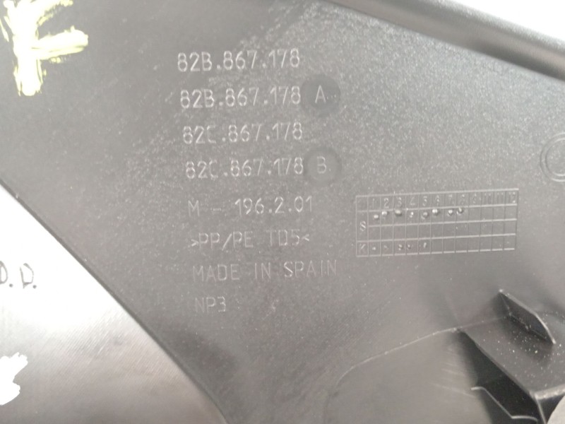 Recambio de guarnecido puerta delantera derecha para audi a1 sportback (gba) 30 tfsi referencia OEM IAM 82B867178  