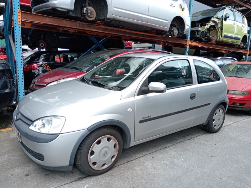 opel corsa c (x01) del año 2001