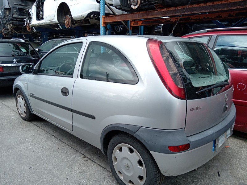opel corsa c (x01) del año 2001