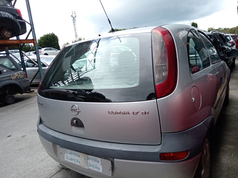 opel corsa c (x01) del año 2001