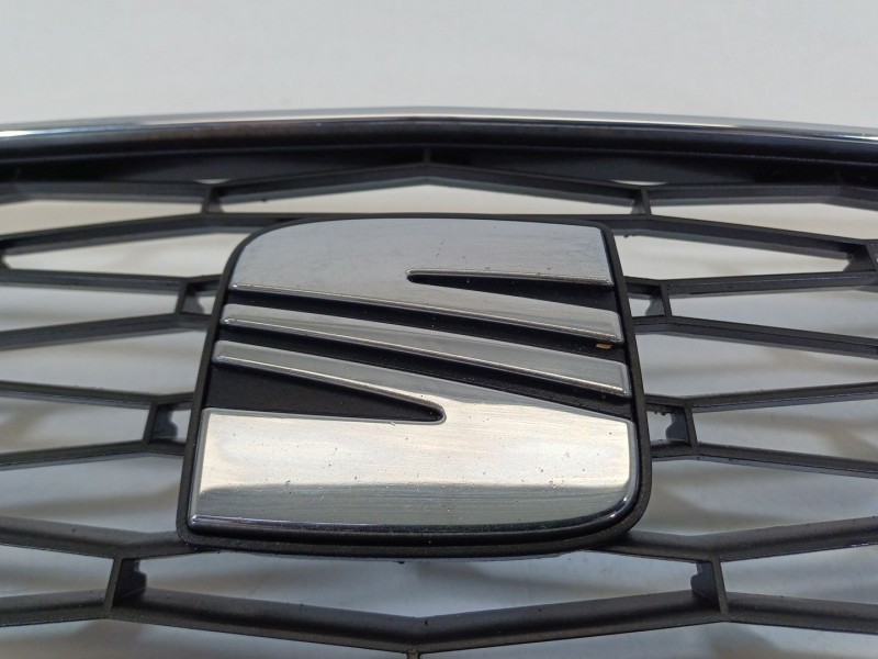 Recambio de rejilla delantera para seat ibiza iv (6j5, 6p1) 1.6 tdi referencia OEM IAM 6J0853654C  