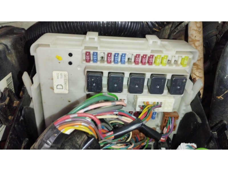Recambio de caja reles / fusibles para nissan pathfinder iii (r51) 2.5 dci 4wd referencia OEM IAM 284B6EB30C  