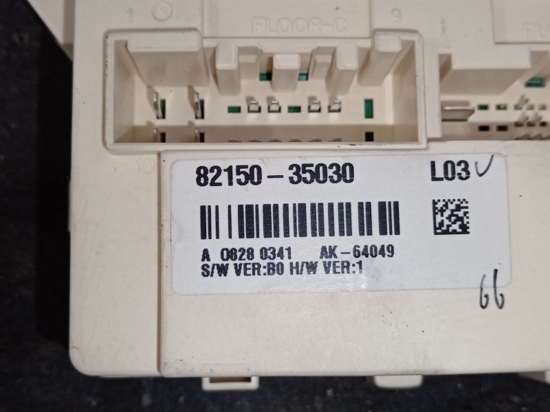 Recambio de caja reles / fusibles para ssangyong tivoli 1.6 xdi 160 referencia OEM IAM 8215035030  