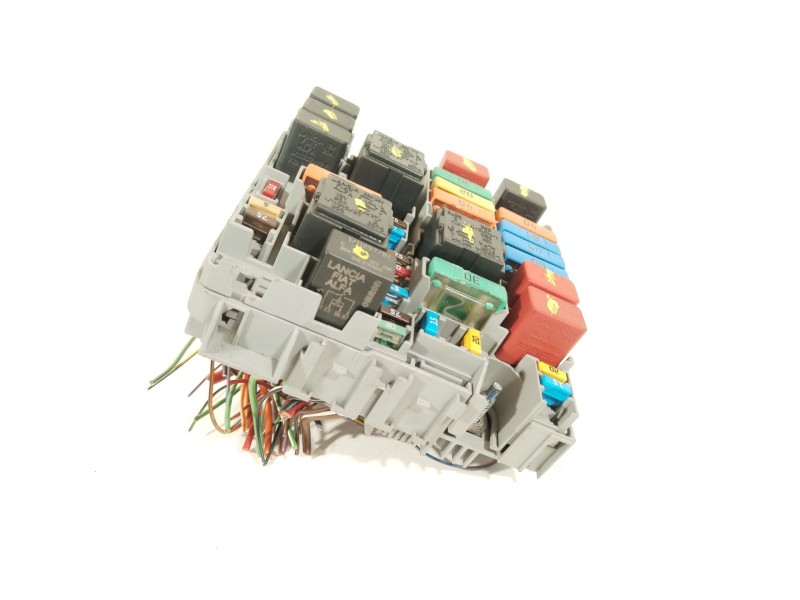 Recambio de caja reles / fusibles para fiat doblo autobús (263_) 1.3 d multijet (263axc1a) referencia OEM IAM 51867698  