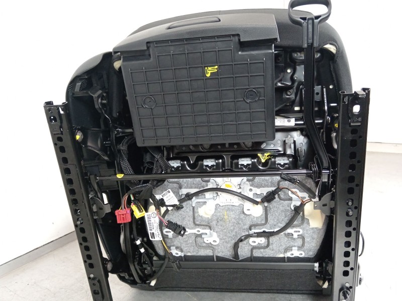Recambio de asiento delantero derecho para cupra leon (kl1, ku1, kug) 2.0 tsi referencia OEM IAM 5WA881106D  
