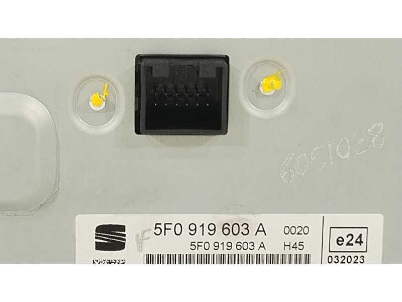 Recambio de pantalla multifuncion para seat leon sc (5f5) style referencia OEM IAM 5F0919603A  
