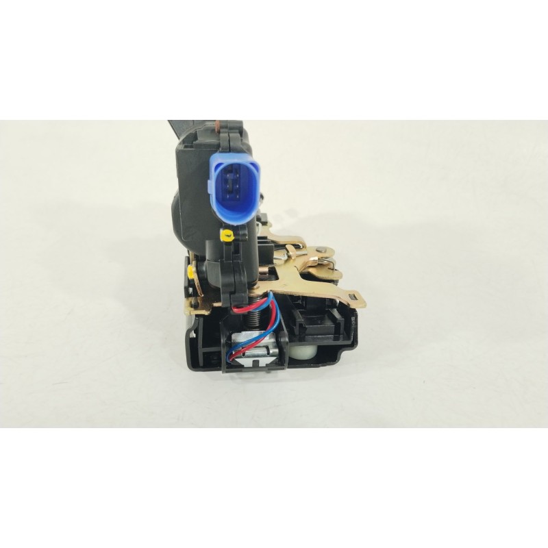 Recambio de cerradura puerta trasera izquierda para volkswagen polo iv (9n_, 9a_) 1.2 12v referencia OEM IAM 3B4839015AG  