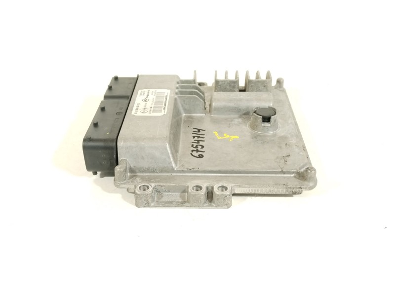 Recambio de centralita motor uce para ssangyong tivoli 1.6 xdi 160 referencia OEM IAM 6735400032 DCM62AP 28485289