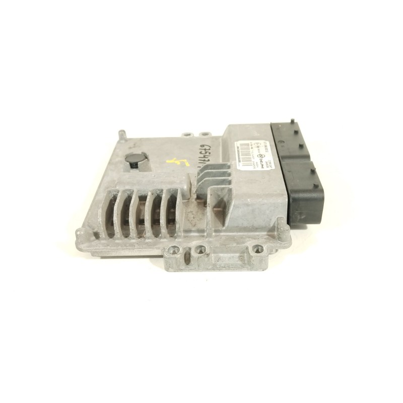 Recambio de centralita motor uce para ssangyong tivoli 1.6 xdi 160 referencia OEM IAM 6735400032 DCM62AP 28485289