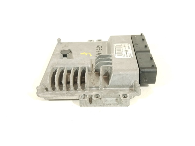Recambio de centralita motor uce para ssangyong tivoli 1.6 xdi 160 referencia OEM IAM 6735400032 DCM62AP 28485289