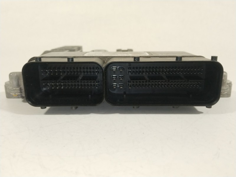 Recambio de centralita motor uce para ssangyong tivoli 1.6 xdi 160 referencia OEM IAM 6735400032 DCM62AP 28485289