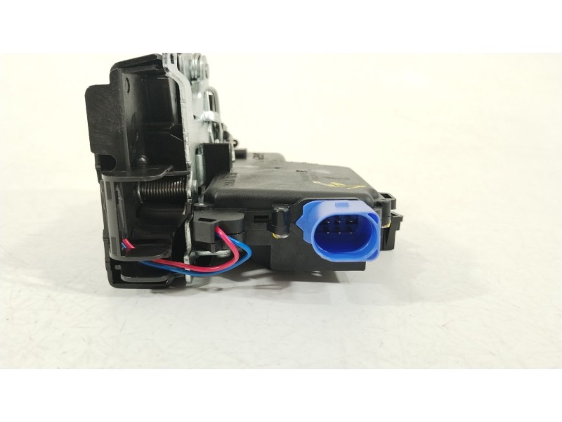 Recambio de cerradura puerta trasera derecha para volkswagen polo iv (9n_, 9a_) 1.2 12v referencia OEM IAM 3B4839016AG  