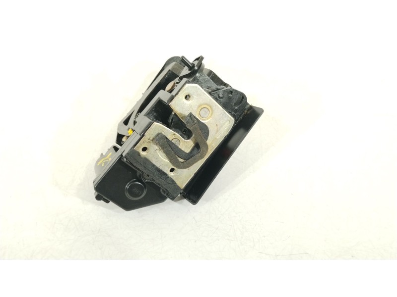 Recambio de cerradura puerta trasera izquierda para ssangyong rodius i 2.7 xdi referencia OEM IAM 7131021004  