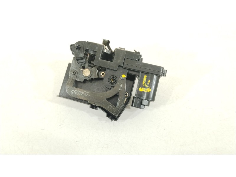 Recambio de cerradura puerta trasera izquierda para ssangyong rodius i 2.7 xdi referencia OEM IAM 7131021004  