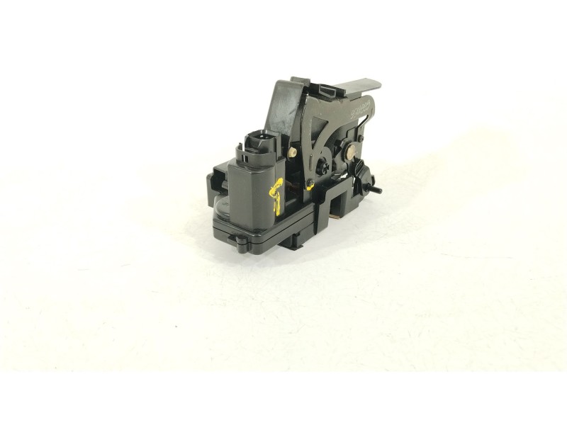 Recambio de cerradura puerta trasera izquierda para ssangyong rodius i 2.7 xdi referencia OEM IAM 7131021004  