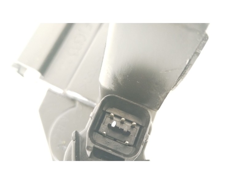 Recambio de cerradura puerta trasera izquierda para ssangyong rodius i 2.7 xdi referencia OEM IAM 7131021004  