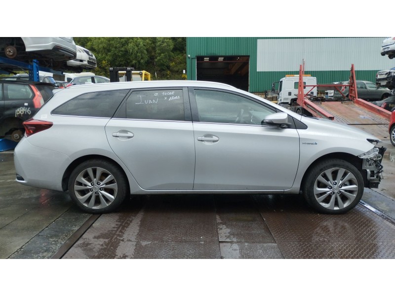 toyota auris station wagon (_e18_) del año 2016