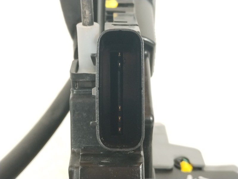 Recambio de cerradura puerta trasera izquierda para kia carens iv 1.7 crdi referencia OEM IAM 81410A4030  