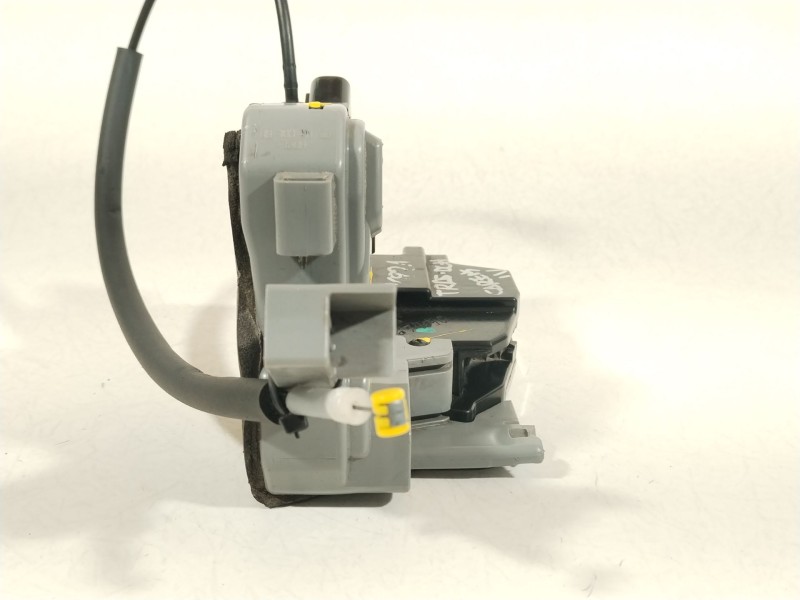 Recambio de cerradura puerta trasera derecha para kia carens iv 1.7 crdi referencia OEM IAM 81420A4030  