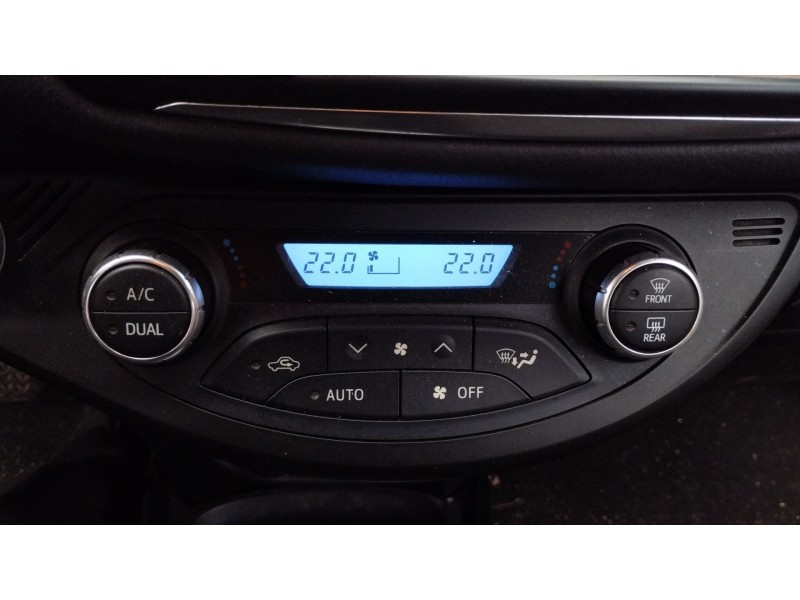 Recambio de mando climatizador para toyota yaris (_p13_) 1.5 hybrid (nhp130_) referencia OEM IAM 559000D800C3  
