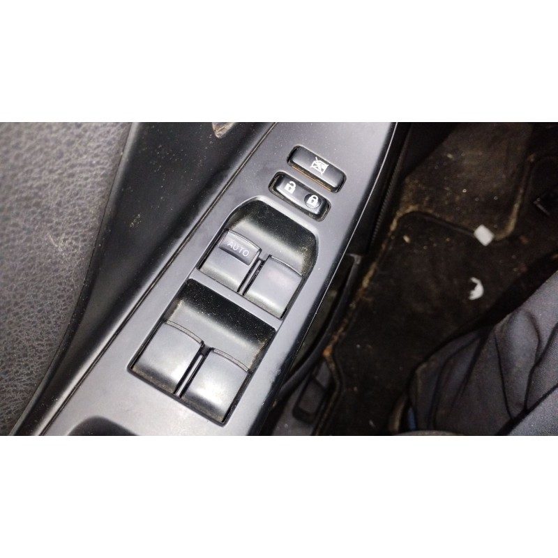 Recambio de mando elevalunas delantero izquierdo para toyota yaris (_p13_) 1.5 hybrid (nhp130_) referencia OEM IAM 8482002320  