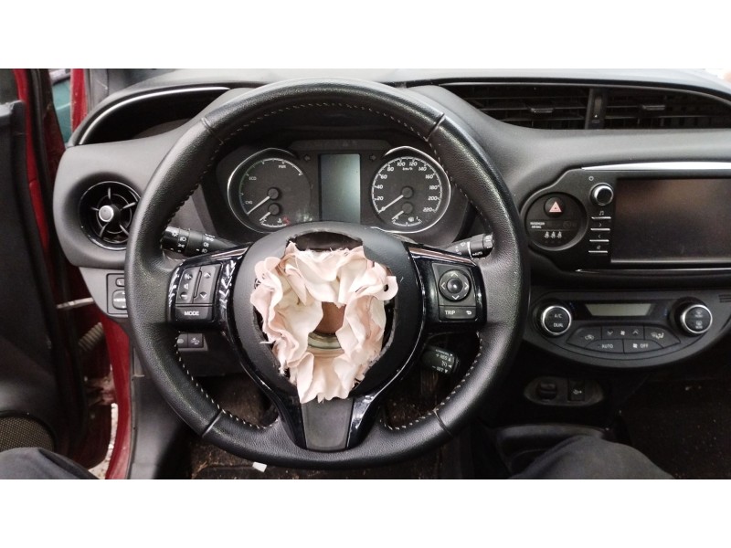 Recambio de volante para toyota yaris (_p13_) 1.5 hybrid (nhp130_) referencia OEM IAM 451000D 451020D30 
