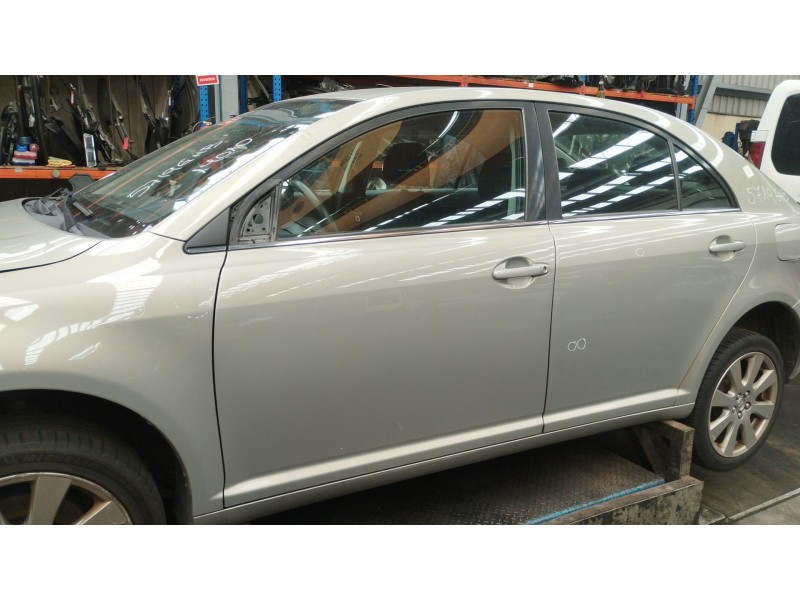 Recambio de puerta delantera izquierda para toyota avensis (_t25_) 2.0 d-4d (adt250_) referencia OEM IAM   