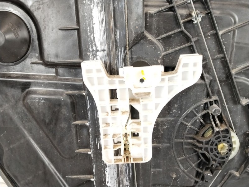 Recambio de elevalunas trasero derecho para kia carens iv 1.7 crdi referencia OEM IAM 83480A4020 83460A4000 