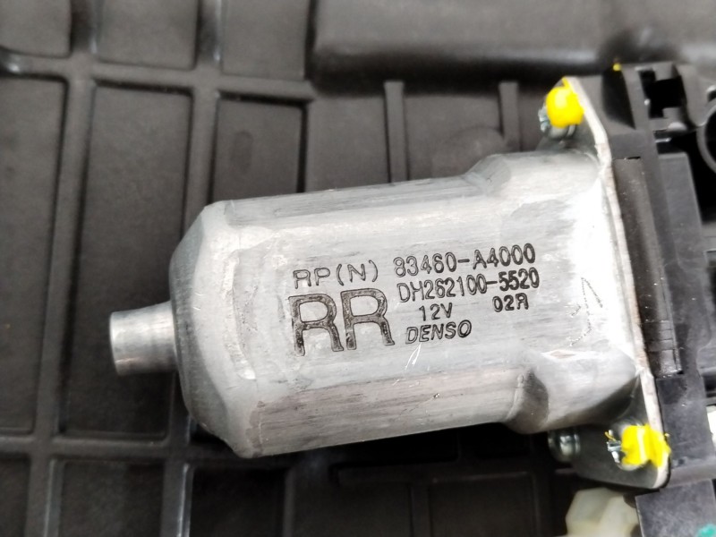 Recambio de elevalunas trasero derecho para kia carens iv 1.7 crdi referencia OEM IAM 83480A4020 83460A4000 