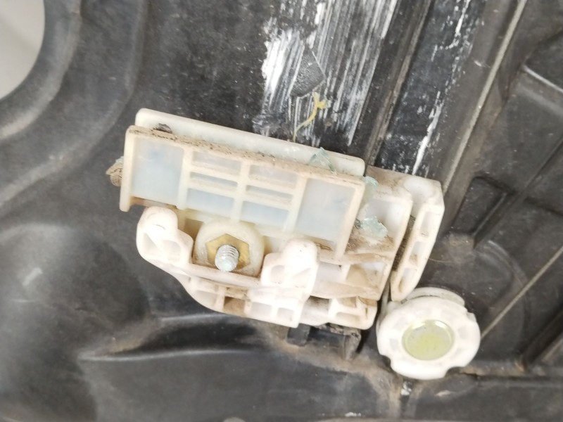 Recambio de elevalunas delantero izquierdo para kia carens iv 1.7 crdi referencia OEM IAM 82470A4260 82450A4010 