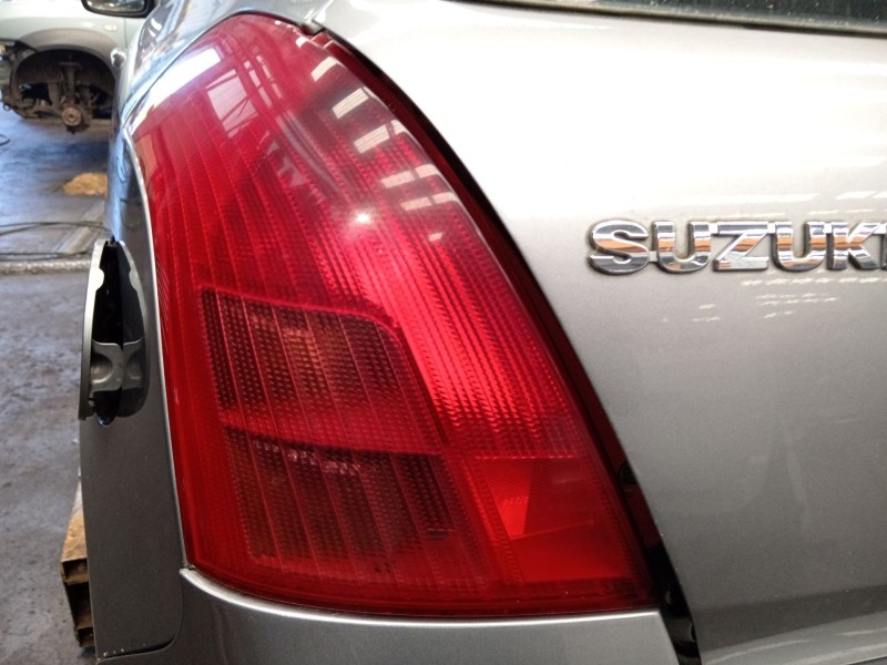 Recambio de piloto trasero izquierdo para suzuki swift iii (mz, ez) 1.3 ddis (rs 413d) referencia OEM IAM   