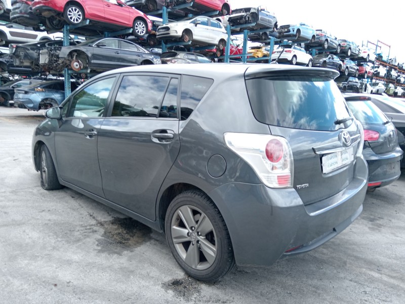 toyota verso (_r2_) del año 2015