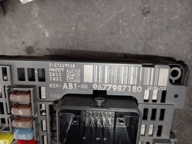 Recambio de caja reles / fusibles para citroën c4 ii (nc_) 1.6 hdi 115 referencia OEM IAM 9677987180  