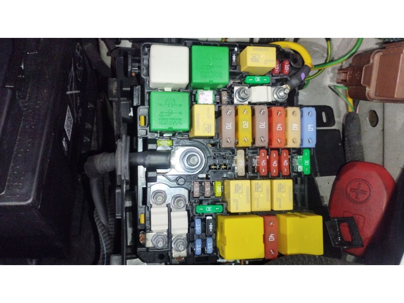 Recambio de caja reles / fusibles para citroën c4 picasso feel referencia OEM IAM 9804848580  