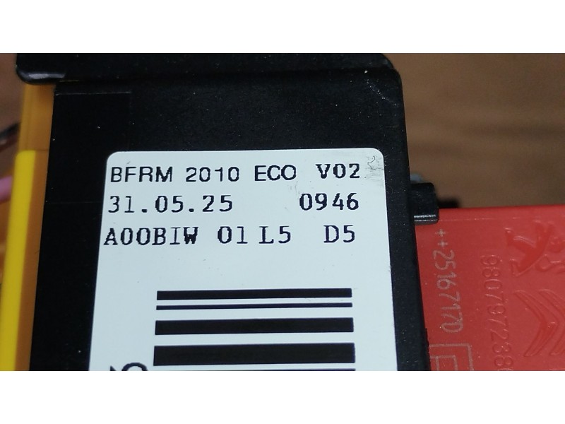 Recambio de caja reles / fusibles para peugeot rifter 1.5 bluehdi 100 referencia OEM IAM 9804848580  