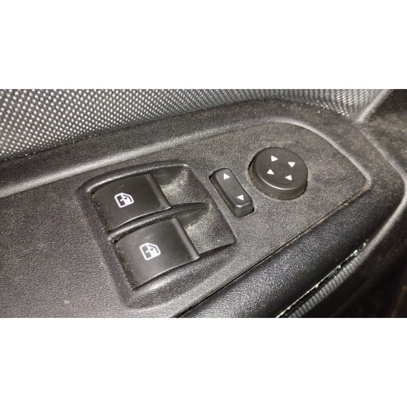 Recambio de mando elevalunas delantero izquierdo para fiat bravo ii (198_) 1.9 d multijet (198axb1a) referencia OEM IAM   
