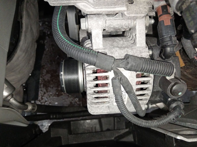 Recambio de alternador para peugeot 208 i (ca_, cc_) 1.2 vti 82 referencia OEM IAM 9806007480  