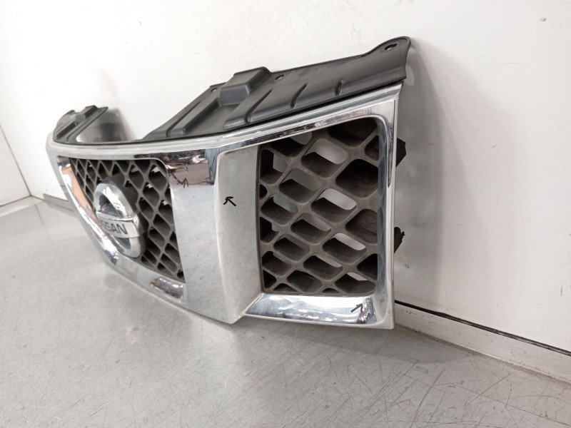 Recambio de rejilla delantera para nissan pathfinder iii (r51) 2.5 dci 4wd referencia OEM IAM 2310EB400 62310EB400 
