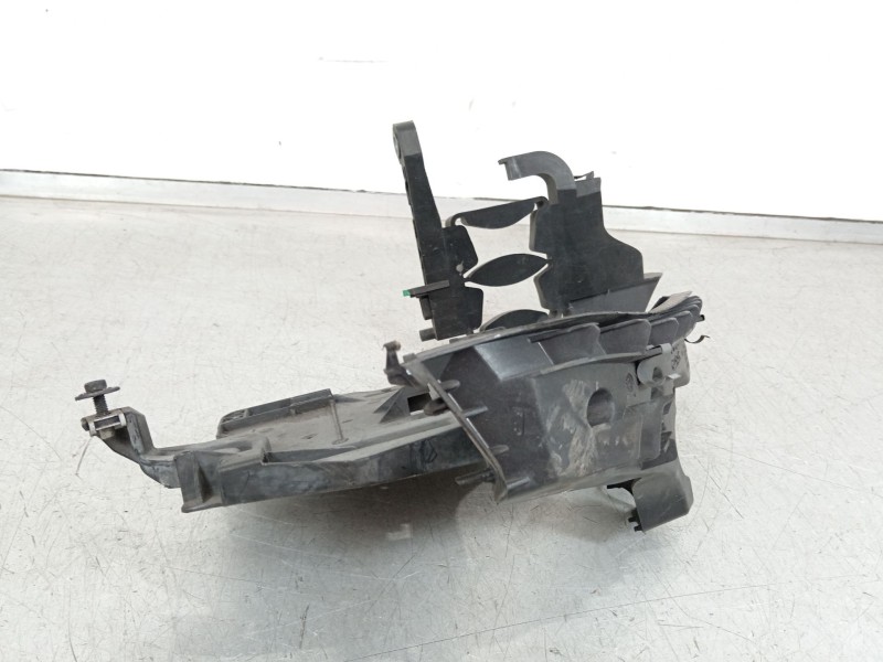 Recambio de soporte faro derecho para audi a4 ber. (b8) básico referencia OEM IAM 8K0805608C  