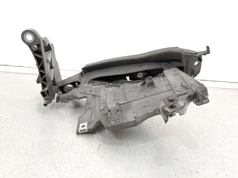 Recambio de soporte faro derecho para audi a4 ber. (b8) básico referencia OEM IAM 8K0805608C  