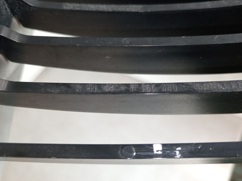 Recambio de rejilla delantera para bmw 1 (e81) 116 i referencia OEM IAM 51137166440 51137179656 224059